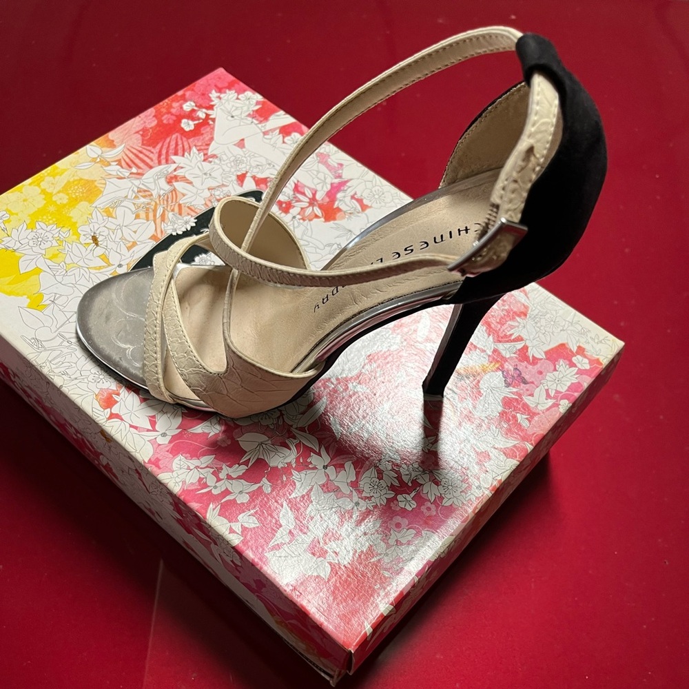 Peep Toe Strap Pump ! 👠👠👠